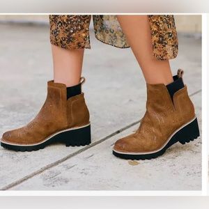 Dolce Vita Huey Boots - Dark Brown Suede - Size 9